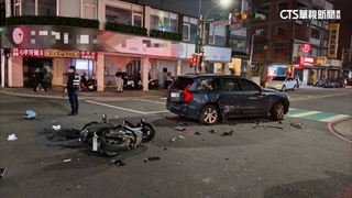 19歲騎士直行與左轉休旅車碰撞　頭重創送醫急救