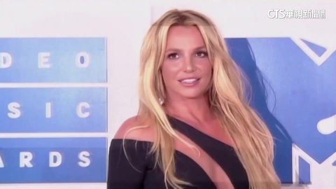 小甜甜布蘭妮酒駕遭上銬帶回警局　凌晨才獲釋