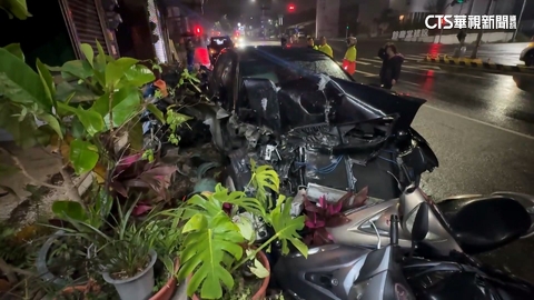 休旅車連撞11汽機車釀1傷　駕駛見肇事竟下車落跑