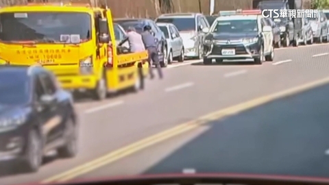 【台語新聞】拖吊停車卡關爆口角　警提議「齊推車」化僵局