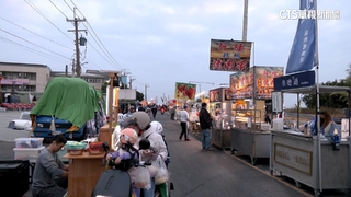 在地人也愛逛！　高雄蚵仔寮夜市「美食多還有海景」