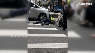 台北交警騎車遭後車追撞！　車殼零件噴飛.右手肘傷