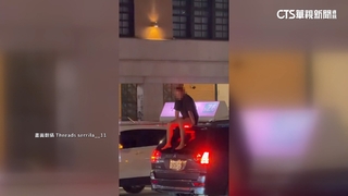 內褲男「大鬧北車商圈」跳上車頂！　警到場尋獲注射器
