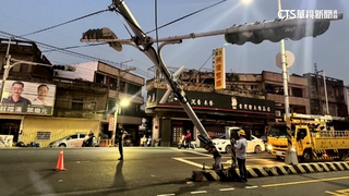 貨車轉彎疑未注意高度　「扯電線折彎號誌桿」得賠了