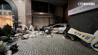 轟！　酒駕衝進健身中心大門　撞飛盆栽.車輪撞脫