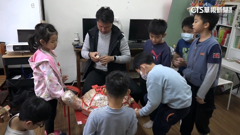 【台語新聞】解說崙背「擐雞酒」習俗　傳統文化從小認識