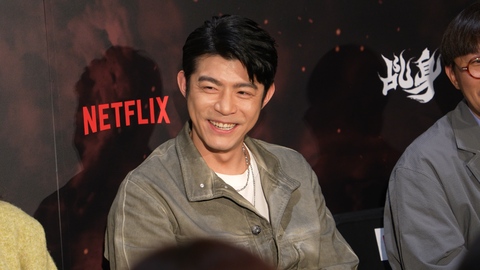 與謝欣穎共撐傘傳復合？　王柏傑被問「台韓大戰跟誰一起看」回應了