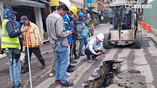 住不安心！台南五妃街2年5坍塌　地基已被掏空