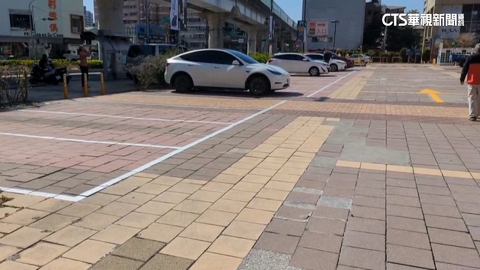 未上鎖、車內物品險遭竊！　特斯拉「哨兵模式」助抓賊