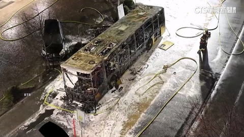 瑞士長途巴士起火6人慘死　車體燒到焦黑剩車殼