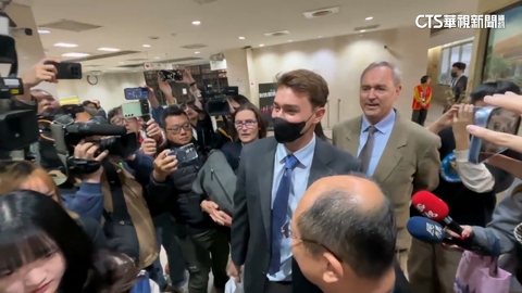 【台語新聞】疑遭女密友「3度餵老鼠藥」　澳洲男首度來台出庭