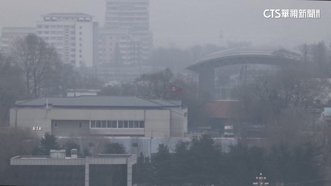 海軍驅逐艦「崔賢號」再試射飛彈　金正恩.金主愛遠端視察