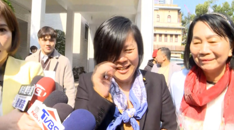 李貞秀首登質詢台！　聽韓國瑜喊「一路走來不容易」落淚：他本來說不講了