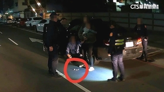 蛇行遭攔掉落海洛因！　夫妻涉毒駕　車上有9月大嬰兒