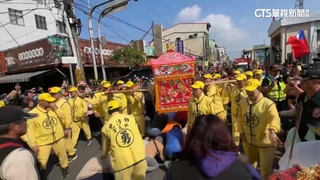 「粉紅超跑」南下贊境　大批香燈腳擠爆高雄旗山