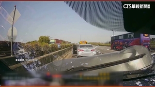 未保持車距！國一岡山段4車連環撞　3人受傷送醫