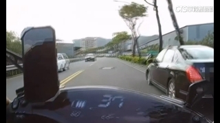 拒檢跨區逃10公里！　毒品通緝犯撞1人2車　遭警攔截