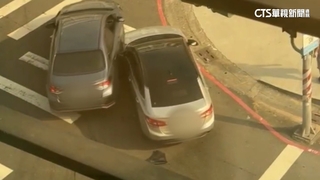 冒險阻衝突！　修車老闆驚險拔車鑰匙　2人勸架險撞