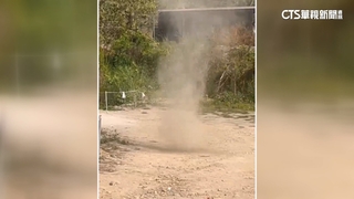 「旋轉氣旋」捲10米高塵土　民眾驚呼：首見龍捲風
