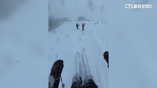 生死一瞬！　西雅圖滑雪客「倒栽蔥」埋深雪險窒息