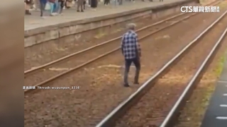 樹林車站驚見老翁跳月台闖鐵道　站務員緊急拉人