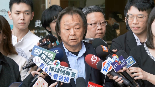 被推擠露不悅遭指「耍官威」　王世堅緩頰：劉世芳其實溫柔婉約 | 華視新聞