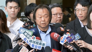 被推擠露不悅遭指「耍官威」　王世堅緩頰：劉世芳其實溫柔婉約