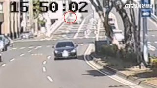 騎士陸橋上遭輾！　民眾批「設計不良」　大小車爭道風險高