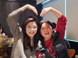 爆不合傳聞　鄭麗文、陳玉珍比愛心合影：回敬令人啼笑皆非的傳言