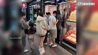 國際金價累積跌幅逾10%　雙北銀樓現「排隊買黃金潮」