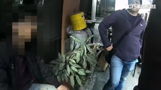 男子逢甲商圈亮利器威嚇　遭熱心民眾壓制在地