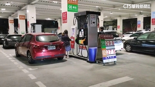 漲價前快加油！　汽油調高1.8元台中加油站大排長龍