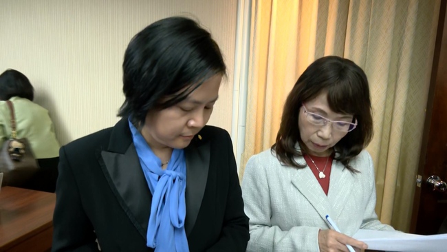 鍾小平稱樁腳成功放棄中國籍　李貞秀突嗆：我都說他是狗，不配當人 | 華視新聞