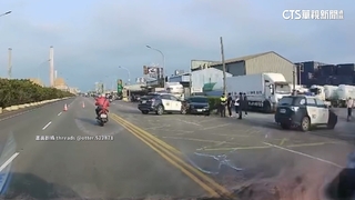 無照又逆向！　駕駛遇攔查心虛　加速逃逸猛撞警車落網