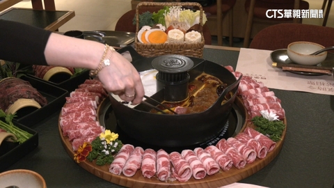 牛肉火鍋搶客戰　「涮九秒」就能吃vs.「庖丁解牛」服務