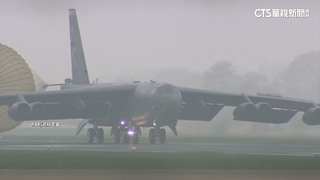 美B-52執行任務突發緊急訊號　緊急降落英國基地