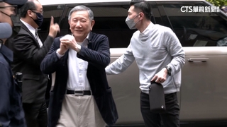 沈慶京沒坐輪椅步行聽判　遭判10年「加保3千萬」