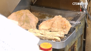 比臉還大！　台北西門一片雞排120元　直逼便當價