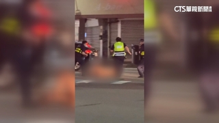 逆子砍母！　悚持利器裸身逃　警噴辣椒水飛撲壓制