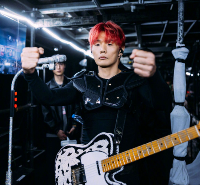 授權爭議延燒！單依純道歉願賠償　李榮浩「不需要」：家人遭抹黑謾罵 | 華視新聞