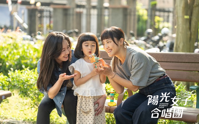 《陽光女子合唱團》為在中國上映「和諧」同志變姊妹　中網友吐槽：不知道遮遮掩掩什麼 | 華視新聞