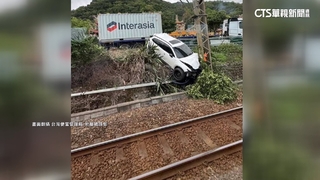 砂石車撞5車害墜邊坡　台鐵福隆-大里單線雙向通行