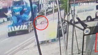 疑身體不適騎車自摔！　水泥車閃避不及輾斃外送員