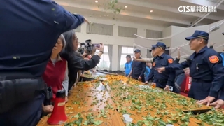 名間焚化爐環評再爆衝突　　撒冥紙、丟茶葉場面火爆