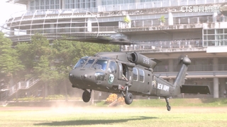 「虎斑鯊魚嘴」阿帕契台中首亮相　軍事迷扛大砲追拍