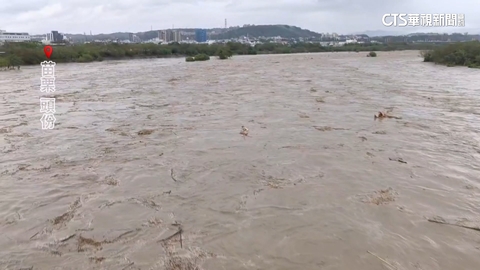 苗栗竹南頭份暴雨淹大水　河水暴漲淹沒農田