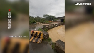 雨彈狂炸！苗栗造橋大淹水　半個車身泡水中
