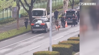 移工搶劫後狂逃！　警徒步追1.3公里　持「月牙叉」對峙