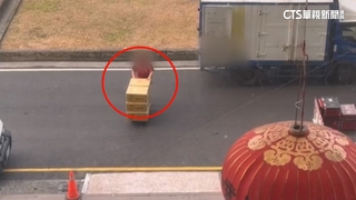 司機違停卸貨驚險「穿梭車陣20分」　警加強取締