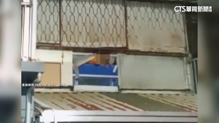 台中透天厝惡火！10歲女童「卡陽台呼救」　驚險搶救